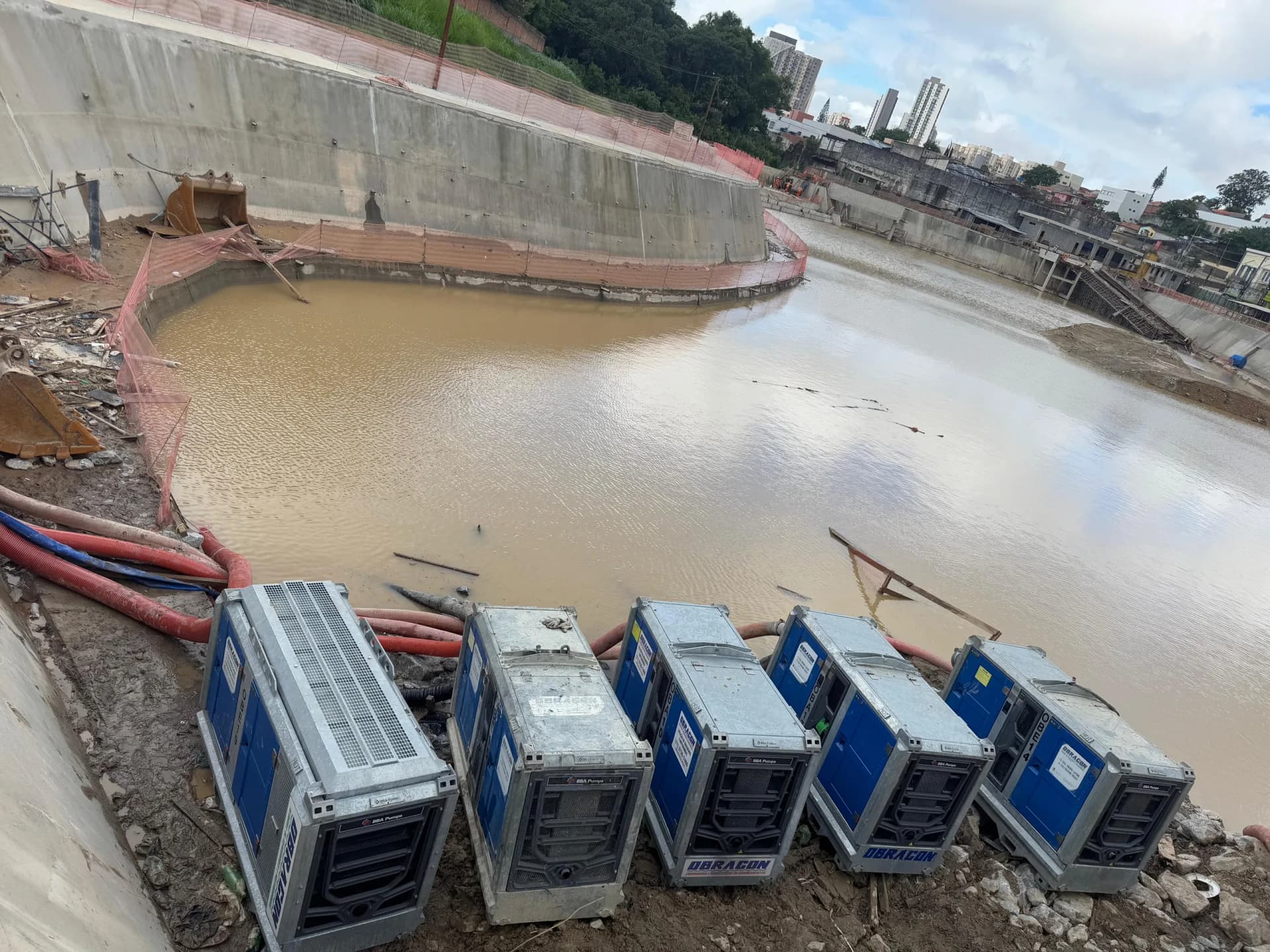 Bombeo de emergencia | Piscinão Capão Redondo